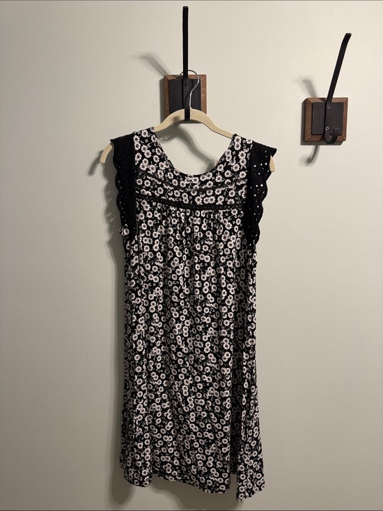 LOFT Dresses & Skirts - Loft Black and White Floral Sleeveless Dress